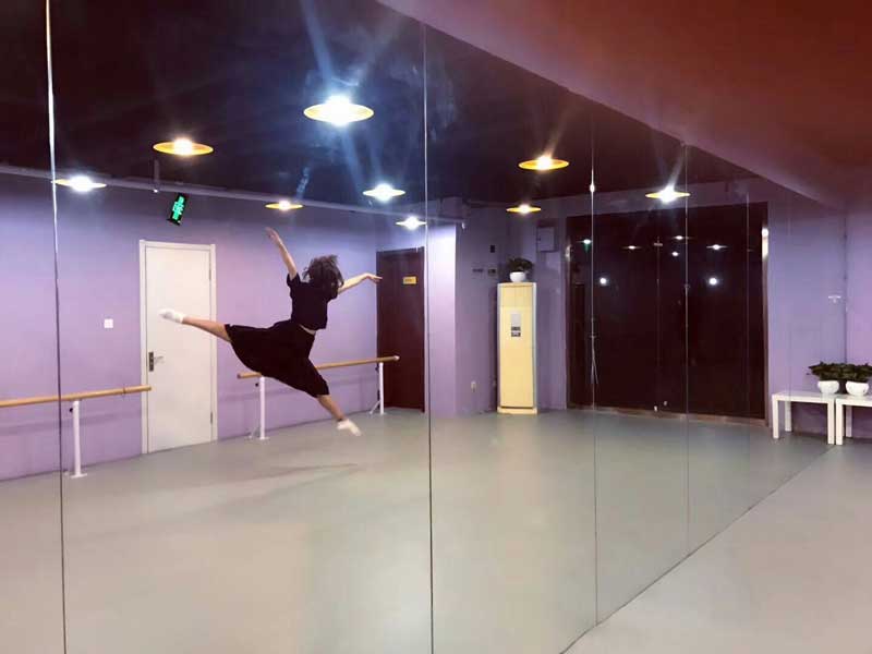 五彩斑斕的舞蹈室地板最終被市場(chǎng)證明非主流